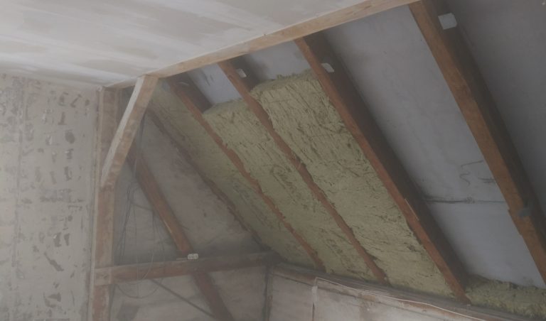 Dämmung und Verkleidung einer Dachschräge Dämmung und Verkleidung einer Dachschräge